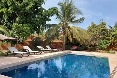Image de Villa sécurisée avec piscine et jardin exotique