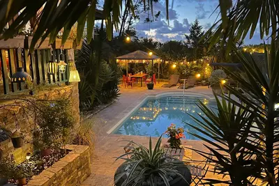 Image de Villa Merkel: capacité de 27 personnes, 11 chambres, 10 salles de bain, piscine.