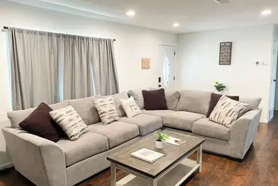 Image de Country Chic in Fort Worth | Pets Ok + Nascar Nearby