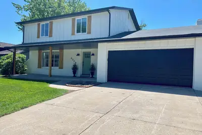 Image de Newly remodeled modern farmhouse near the Rocky Mountains!