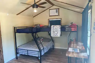 Image de Glorious 5 Lake Eastland Glamping Tiny Town Mockingbyrd