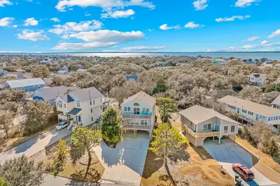 Image de Refreshing dog-friendly home with gas grill, balcony, Dvd player, & kitchen