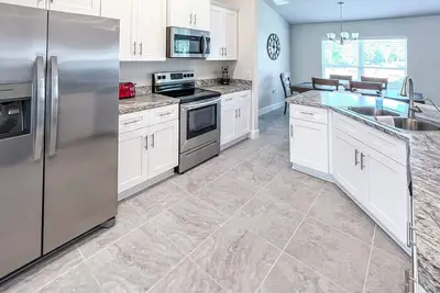 Image de Cute House- In the woods! 1800sqft. 4 bedroom ranch
