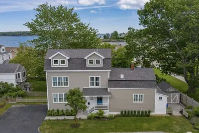 Image de Willard Beach, South Portland\nCharming new home, steps from the beach!