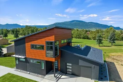 Image de Architectural Masterpiece Home with Mountain Views & Hot Tub