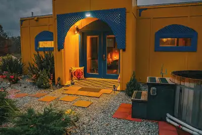 Image de Aladdin Inspired Fairytale Cabin Hot Tub 3 miles from Hocking Hills State Park