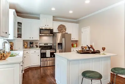 Image de Spacious 4 Bedroom in Prime Location!