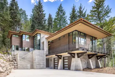 Image de The Reserve - Luxury Mountain Estate, Mountain View, Hot Tub, Walk to Ski Runs