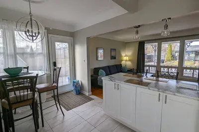 Image de Modern home 5 min from the falls