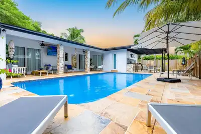 Image de Casa Tropicana- Heated Pool, Game Room & Mins from Beach