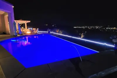 Image de Spectacular city and mountain views W/hot tub