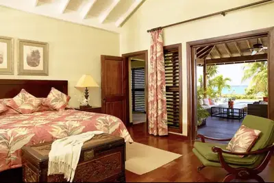 Image de Four Winds includes the services of a cook, butler and nighttime security staff.