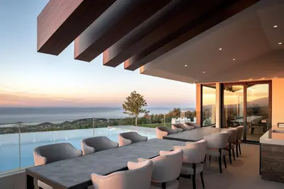 Image de Stunning Views, Heated Pool, Hot Tub, Sauna, Gym, Home Cinema, and Full Privacy: by etouri