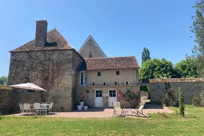 Image de Découvrez la vie de château, louez le gîte bleu!