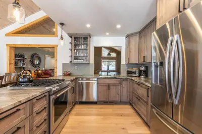 Image de Kokanee by Tahoe Getaways  - Charming Tahoe Donner 3 Br w Pool Table, Fireplace & Hoa