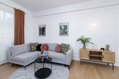 Długa 48 | Elegant Apartment | Desk