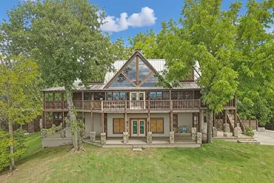 Image de Paradise Glenn, Huge Cabin, Hot Tub, Game Room, $560 Free tickets each paid day!