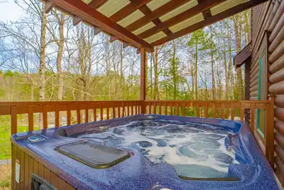 Image de SweetSerenity: Honeymoon*Secluded*Games*WiFi*HotTub*close to Attractions!