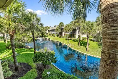 Image de Vdp 35 Nicely renovated condo with easy beach access!