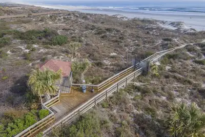 Image de Cute condo, walk to pool and beach, new to rental market!