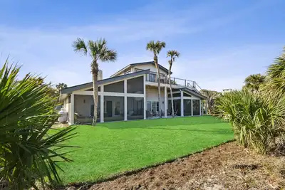 Image de Oceanfront Luxury Home | Walk to Beach | Ocean Views | $1m Reno | Pool Access