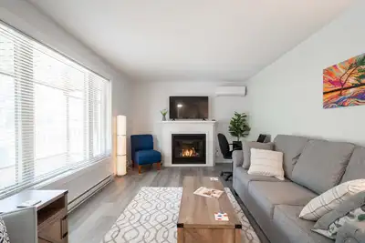 Image de Completely renovated home in Parry Sound, with full Kitchen, laundry & Gazebo!