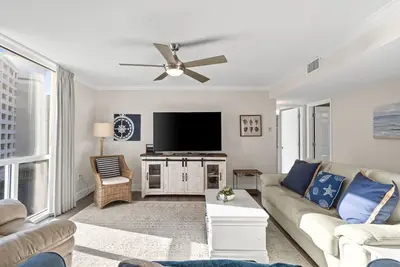 Image de Destin Beachfront Condo - Jan & Feb Deals!