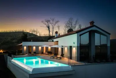 Image de Luxury Apartment in House Larya w/Gallery, Pool