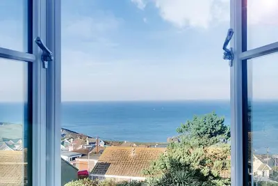 Image de Outstanding large house with fabulous sea views and parking