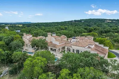 Image de Wimberley River Villa I Luxury home on the Blanco River!