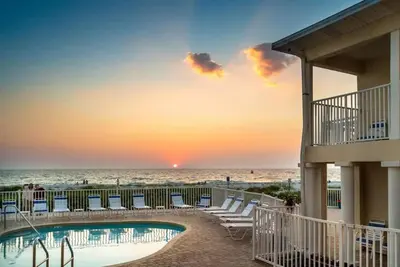 Image de Condo On The Beach - Heated Pool - Self Check-in