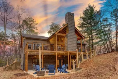 Image de Bucks & Bourbon Lodge 3 King Beds+Hot Tub/Fire Pit