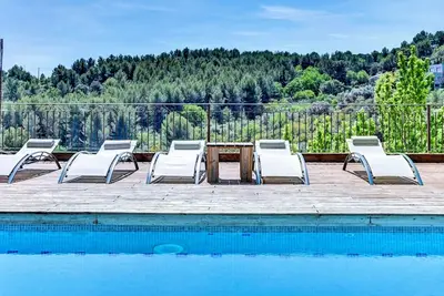 Image de Maisonnette au cœur des collines avec piscine