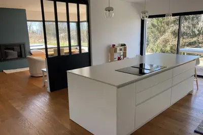 Image de Maison contemporaine avec piscine située dans le triangle Pau-Tarbes-Lourdes