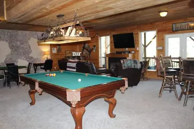 Image de Mountain View’s, hot tub, and game room!