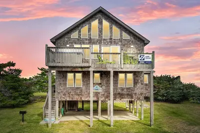 Summer Savings - Soundside Dog Friendly Home w/ Hot Tub and Nearby Beach Access