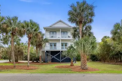Image de Perfect Oasis - 4br/3. 5ba - Folly Beach Home!