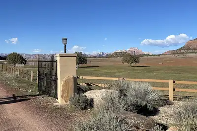 Image de Custom Home On 40 Private Acres Overlooking Zion