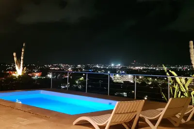 Image de Breathtaking view, privacy, private pool, 10 min to beaches, restaurants, city! !