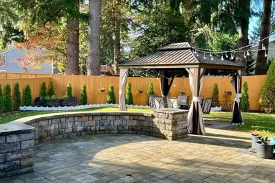 Image de 4br Luxurious Home, Backyard + Gazebo + Jacuzzi