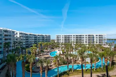 Image de Bay Views~Walk2Beach-Lazy 🌴River-3br Osprey 505