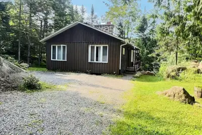 Image de 2 bedroom waterfront cottage on lake Duhamel in Mont-Tremblant