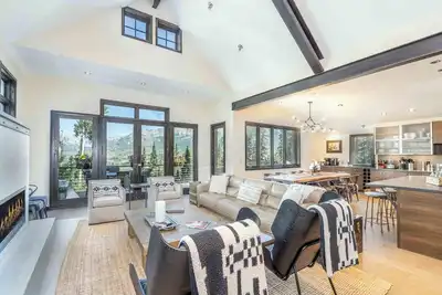 Image de Private Home in Ski Ranches by InvitedHome | Hot Tub, Mv Ski Parking, Lounge