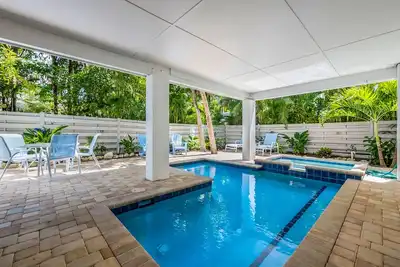 Image de Beauty & The Beach: 1. 5 Blocks to Beach! Pool & Spa by Anna Maria Life Vacation Rentals