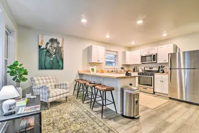 Image de Stylish Retreat w\/ Yard < 5 Mi to Msu Campus