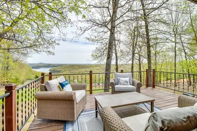 Image de Lake-View Retreat w/ Fire Pit in Mountain Home!