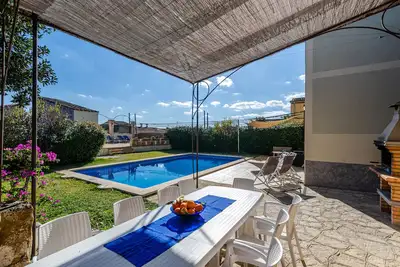 Image de YourHouse Can Bombarda, grande maison avec piscine privée