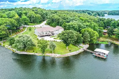 Image de Estate Home on at Lake of Egypt Sleeps 16 Max