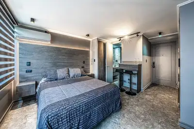 Image de Studio Apartment renewed @ best location