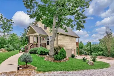 Image de Wilkes County Western Nc 3br Cottage with Hot Tub!
